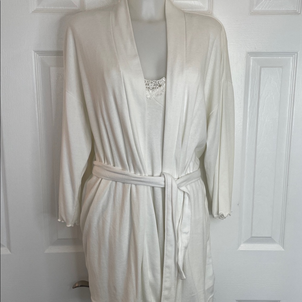 VICTORIA’S SECRET CREAM 2-PIECE SHORT NIGHTGOWN & ROBE SET LACE DETAIL SZ M